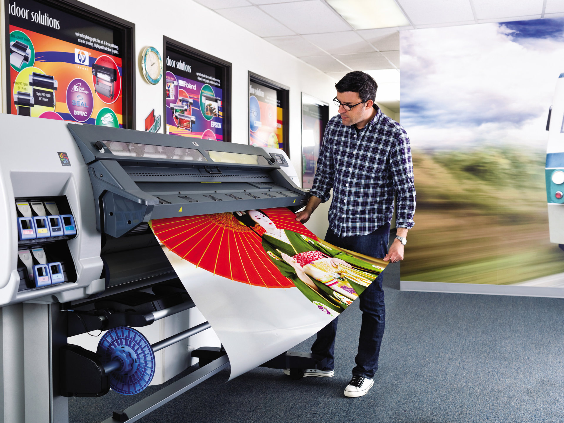 Широкоформатная печать на баннерной ткани для световых коробов